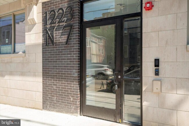 Building Photo - 1223 N 7th St