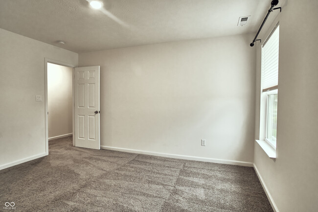 Building Photo - 681 N Crystal Dr