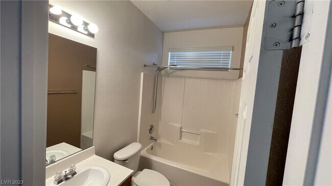 Building Photo - 44 Blaven Dr