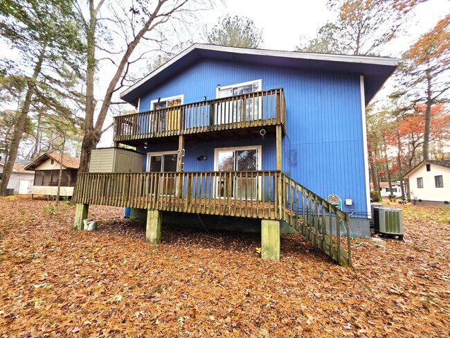 Building Photo - 13 Sailors Way