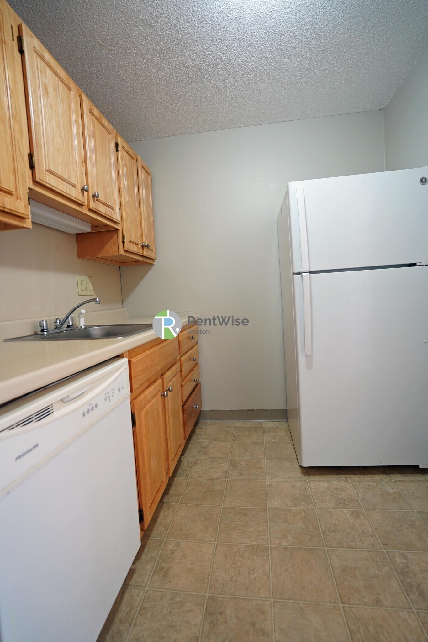 Building Photo - 122 Dustin St