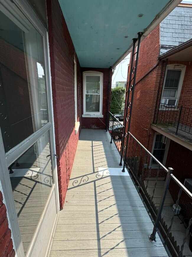 Building Photo - 911 Blunston St