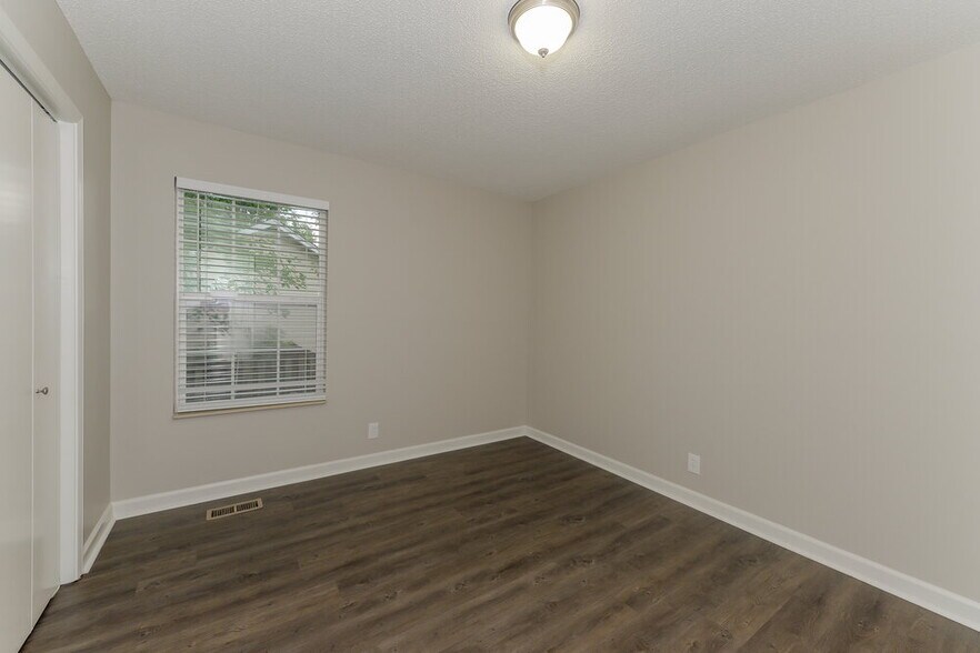 Building Photo - 1701 Hunters Branch Rd