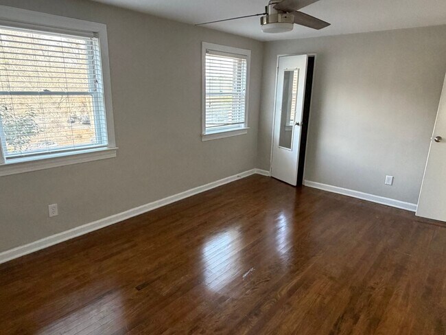 Building Photo - Comfort & Style: 2-Bedroom Raleigh Townhouse - 6-Month Lease Term