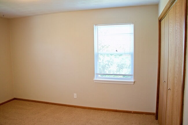 Building Photo - 3408 N Ten Mile Dr