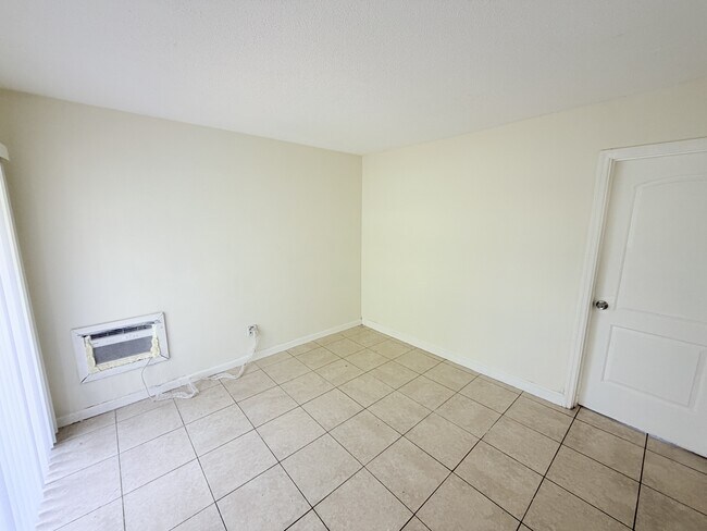 Building Photo - 3030 NW 43 Terrace