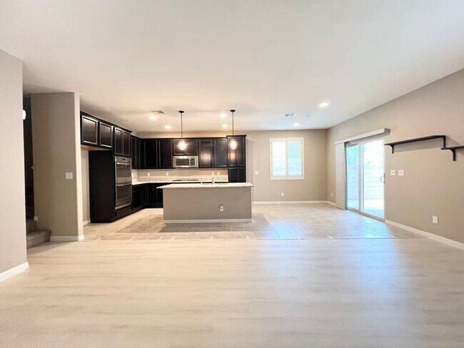 Building Photo - 10530 Siesta Key St