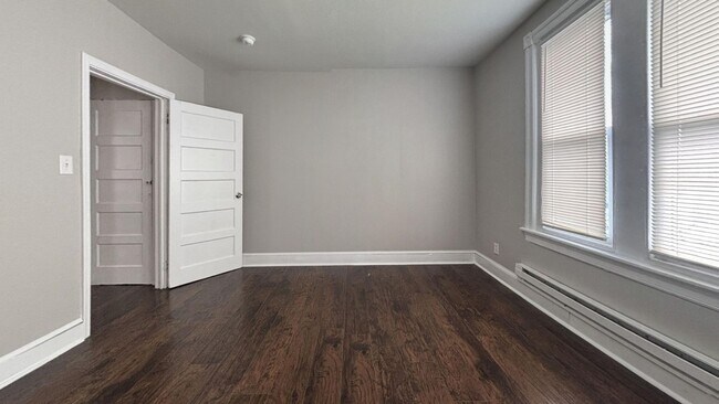 Building Photo - 1915 W Erie Ave