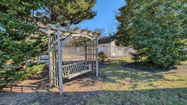 Building Photo - 549 Tuckahoe Rd