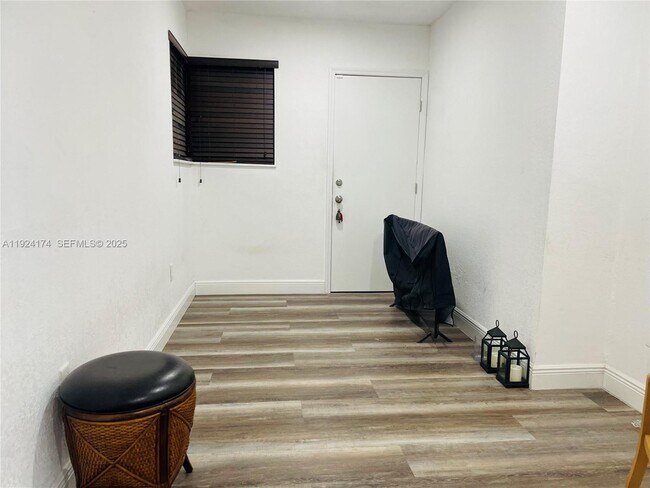 Building Photo - 3500 SW 36th St