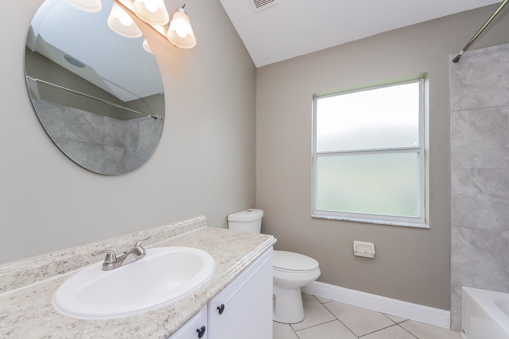 Building Photo - 1320 Creekview Ct