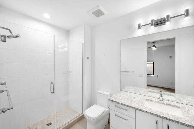 Building Photo - LUX 3BD, 5BA Modern Townhome at 9th & CO Near Congress Park