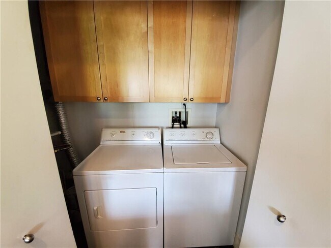 Building Photo - 845 Spring St NW