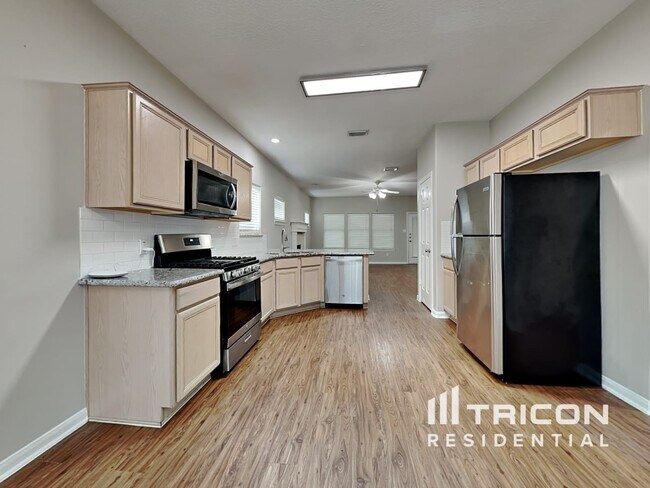 Building Photo - 810 E Clady Ct