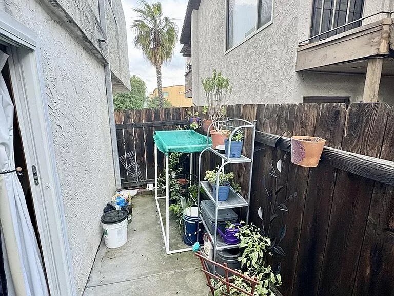 Building Photo - 4550 Bancroft St