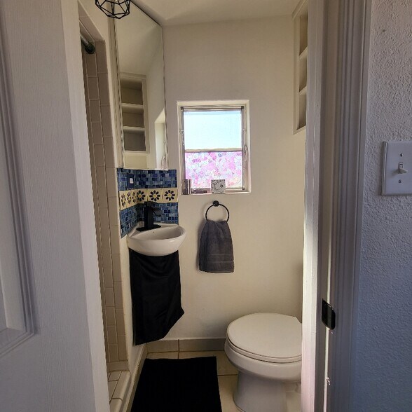 Building Photo - 1548 E 9th St