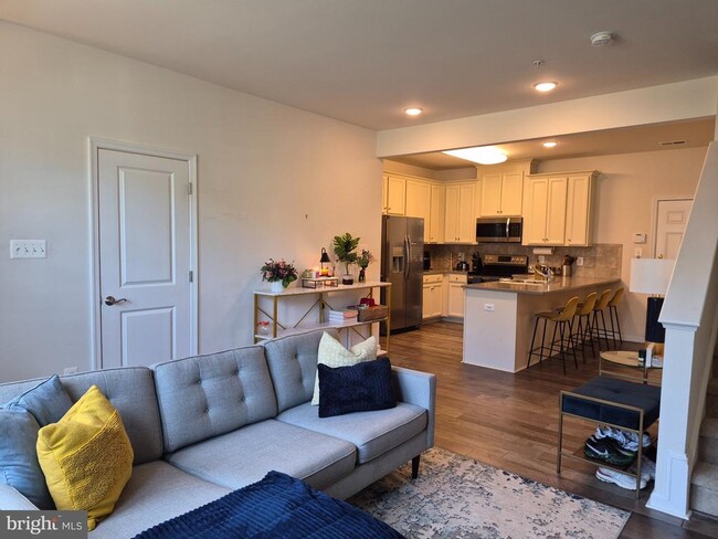 Building Photo - 9707 Glassy Creek Way