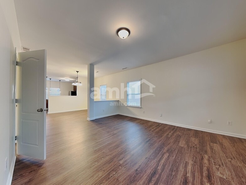 Building Photo - 11622 Village Pond Dr