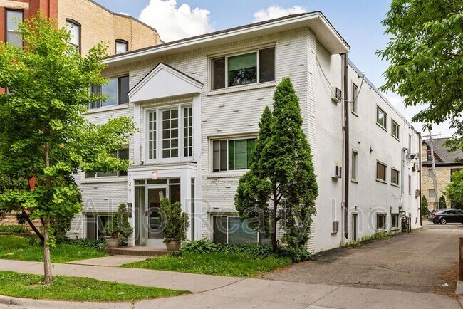 Building Photo - 729 E 16th St