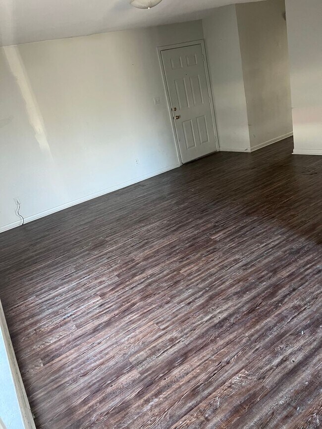 Building Photo - Monthly Paid Rent