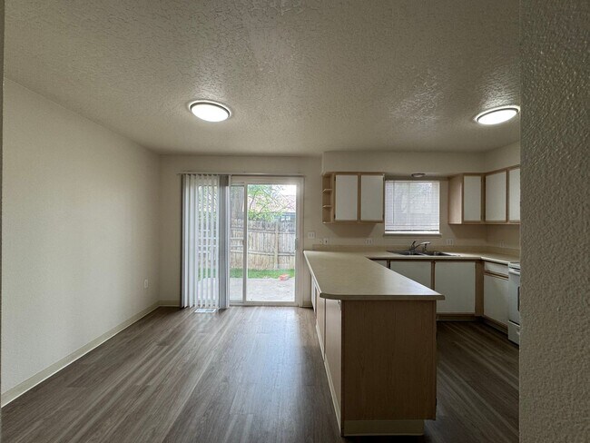 Building Photo - 4343 W Rose Hl St