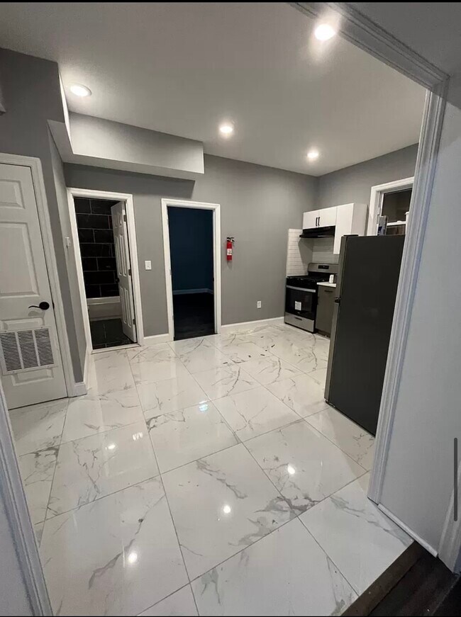 Building Photo - 495 Clinton Ave