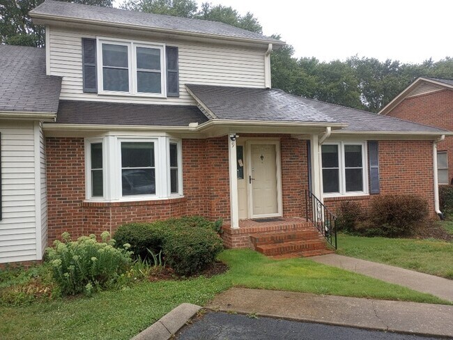 Primary Photo - 3 Bedrooms 2.5 Bathrooms