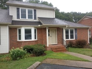 Building Photo - 3 Bedrooms 2.5 Bathrooms