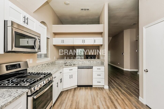 Building Photo - 737 Lionel Way