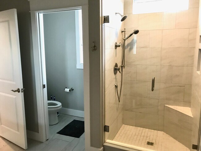 Master Bathroom - 1708 W Ezekiel Dr