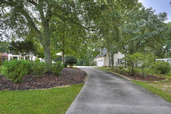 Building Photo - 651 Oak Meadow Ln