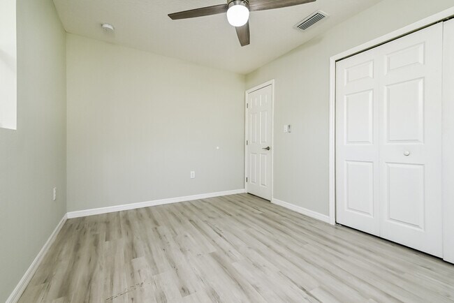 Building Photo - 9612 Pineridge Ave