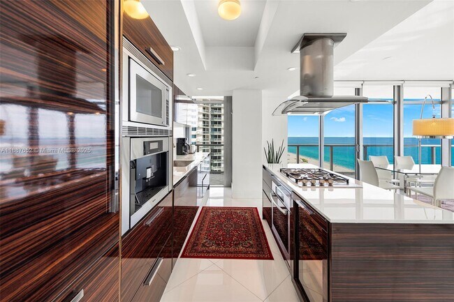 Building Photo - 3737 Collins Ave
