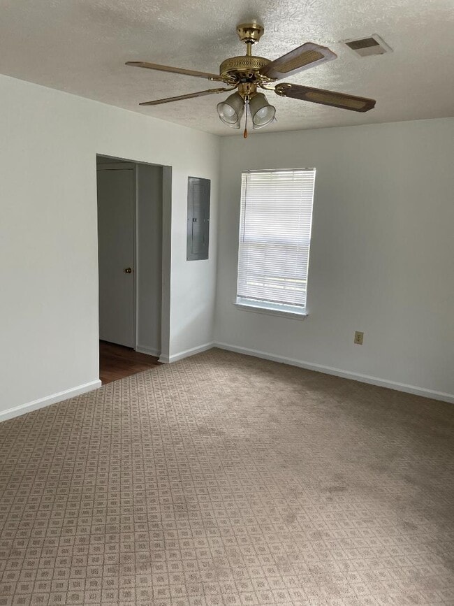 Building Photo - 98 Andrea Dr