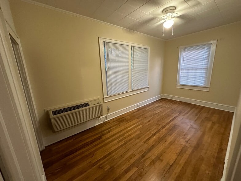 Building Photo - 405 E Bodenhamer St