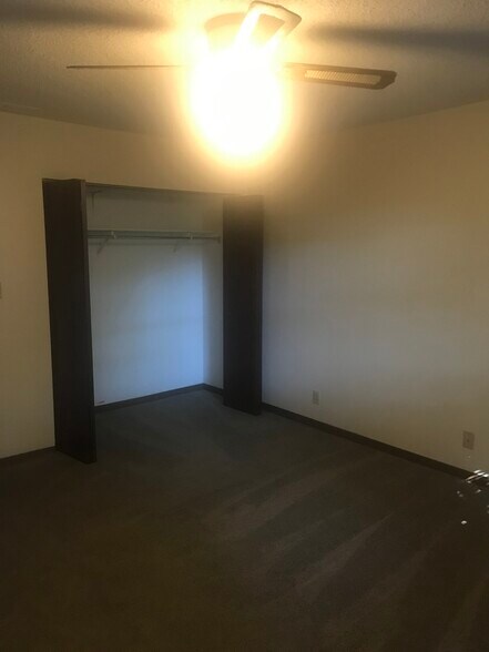 Building Photo - 407 Leffel Ct