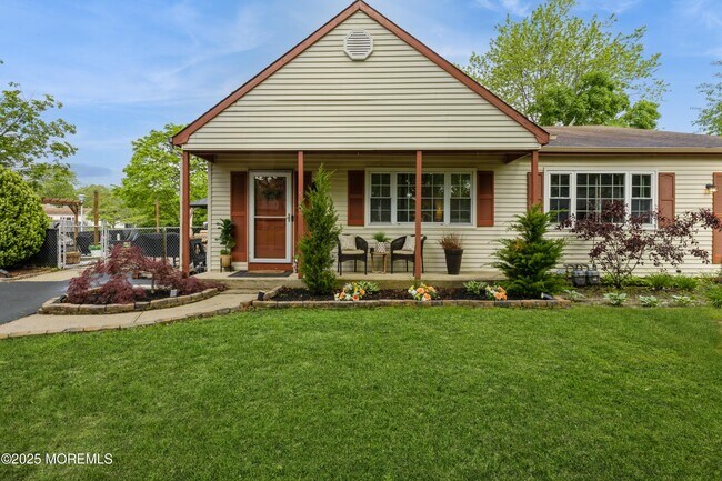 Primary Photo - 560 Innkeeper Ln