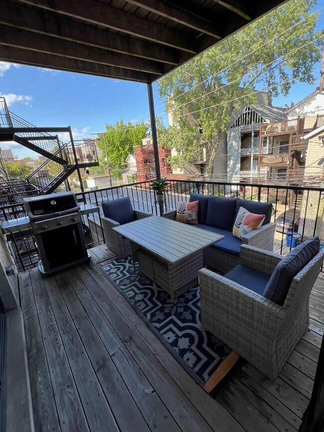 Primary Photo - 1319 N Bosworth Ave