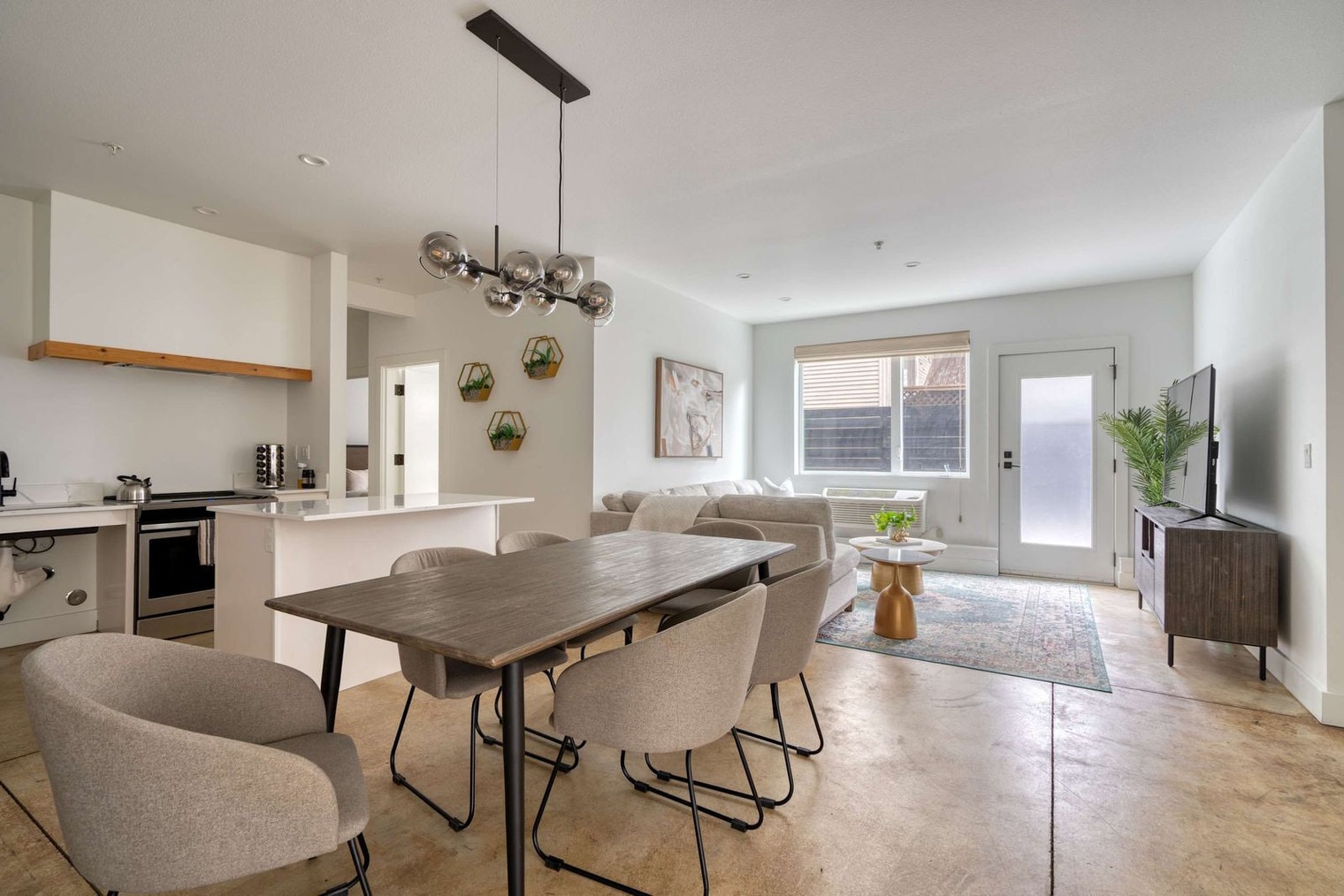 Building Photo - 4980 N Vancouver Ave