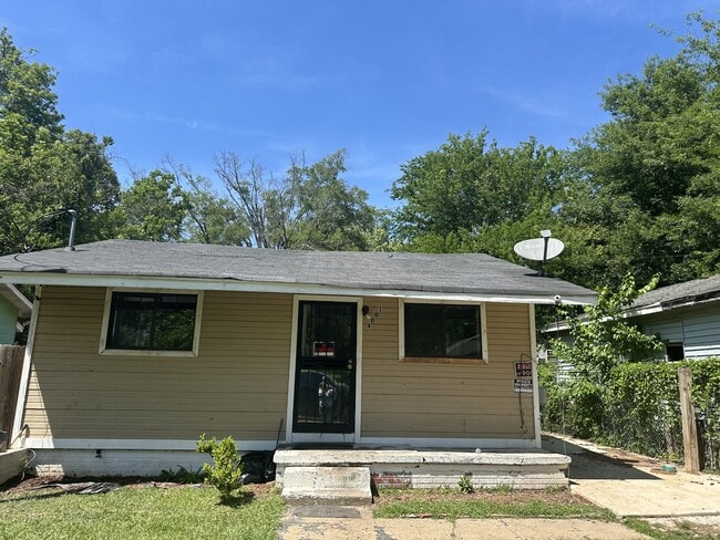 Primary Photo - 1004 Lanier Ave