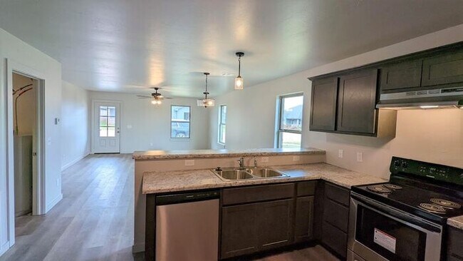 Building Photo - 2 Bed 2 Bath 1 Car Garage in the Eastpointe Village Moore, OK