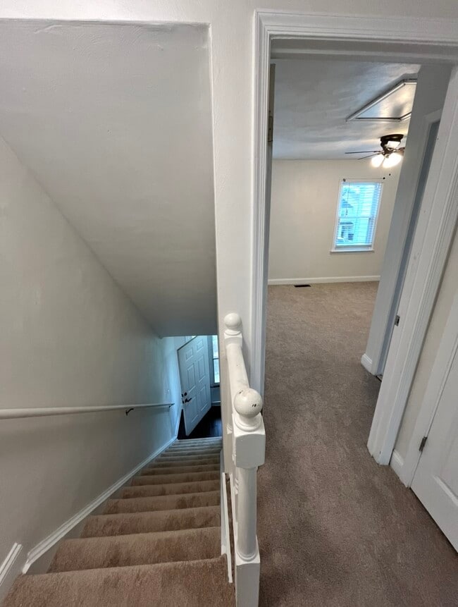 Building Photo - 1528 Jameson Dr