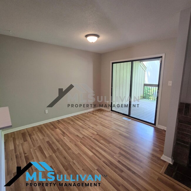 Building Photo - 4100 Five Oaks Dr