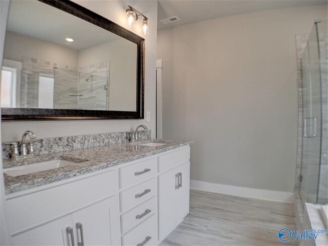 Building Photo - 439 Ripple Lk Dr SW