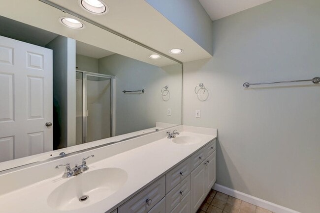 Building Photo - 3 Bedroom, 2.5 Bathroom Townhome in Ellington Woods - Mt Pleasant