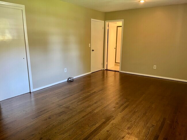 Building Photo - 88 Towerview Dr