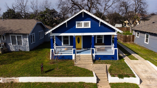 Primary Photo - 207 Dilworth St
