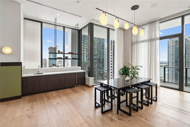 Building Photo - 11 NE 6th St