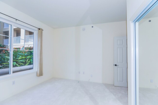 Building Photo - Colony at the Peninsula 2 bedroom 2 bath w...