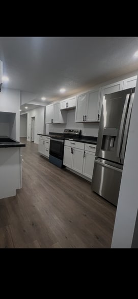 Building Photo - 3105 6th Ave